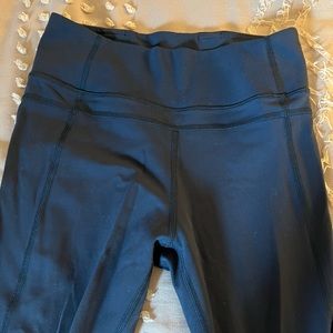 Blue Lululemon cropped leggings